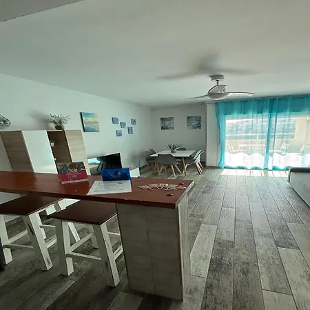 Beachfront With Terrace Appartamento *