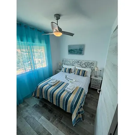 Beachfront With Terrace Appartamento *