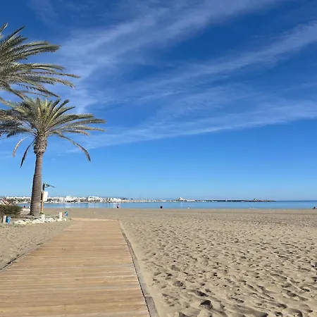 Beachfront With Terrace Appartamento *